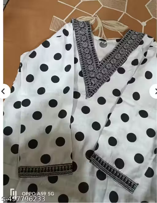 Embroidery neck suit .with black dot